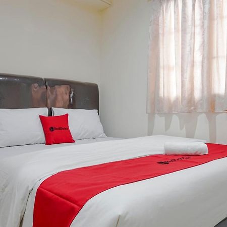 Reddoorz @ Jalan Biak Roxy Giacarta Esterno foto