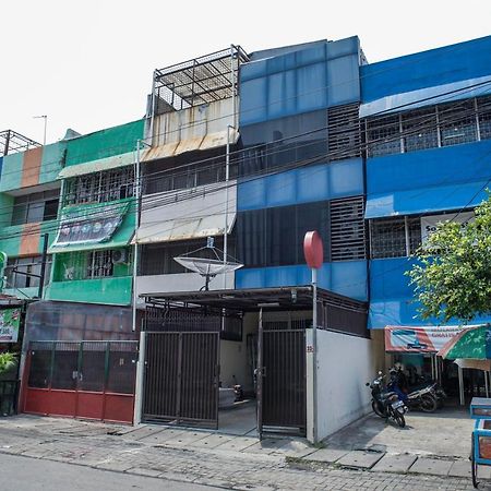 Reddoorz @ Jalan Biak Roxy Giacarta Esterno foto