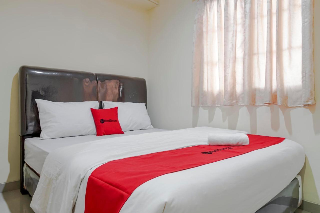 Reddoorz @ Jalan Biak Roxy Giacarta Esterno foto