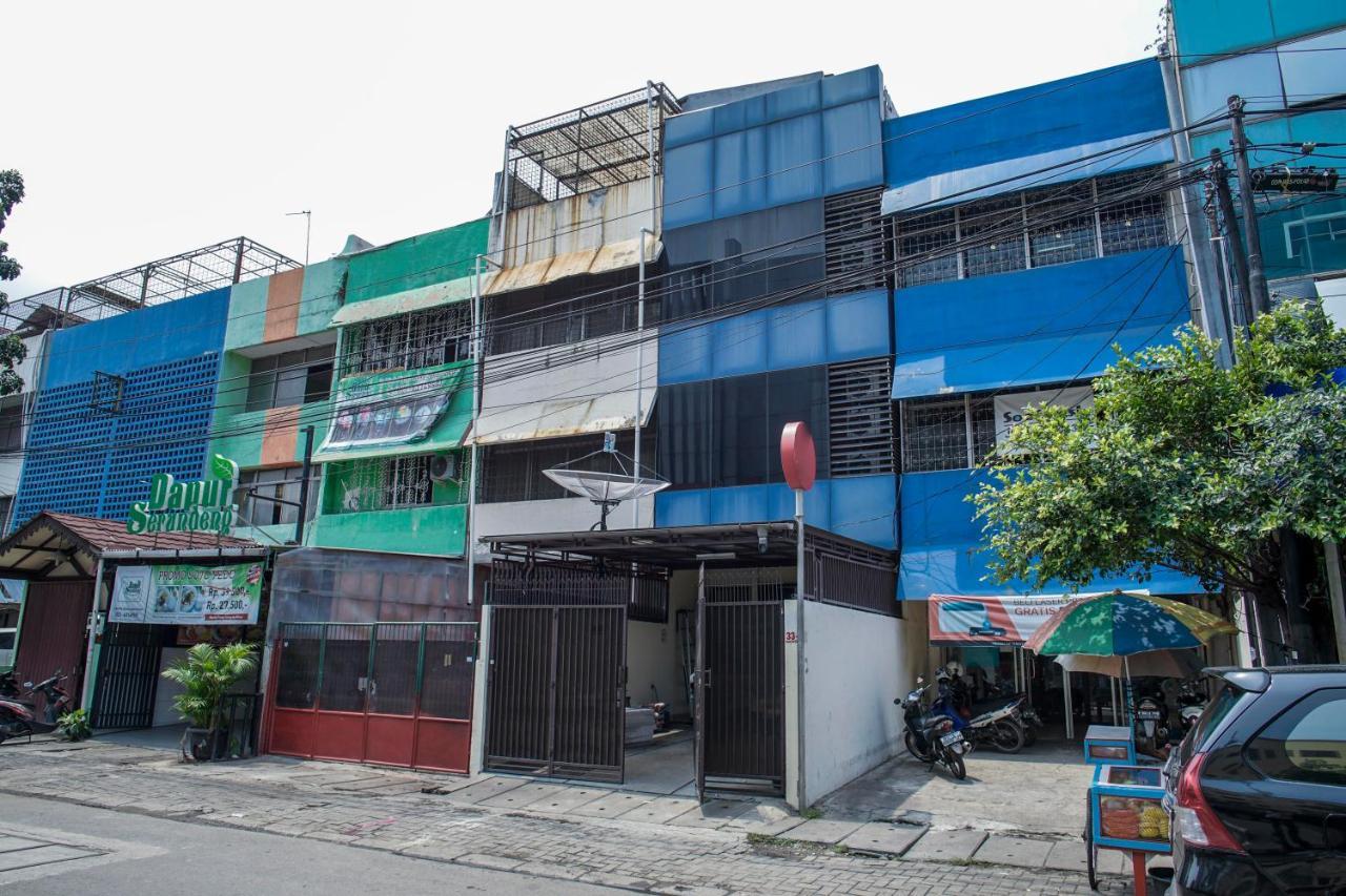 Reddoorz @ Jalan Biak Roxy Giacarta Esterno foto